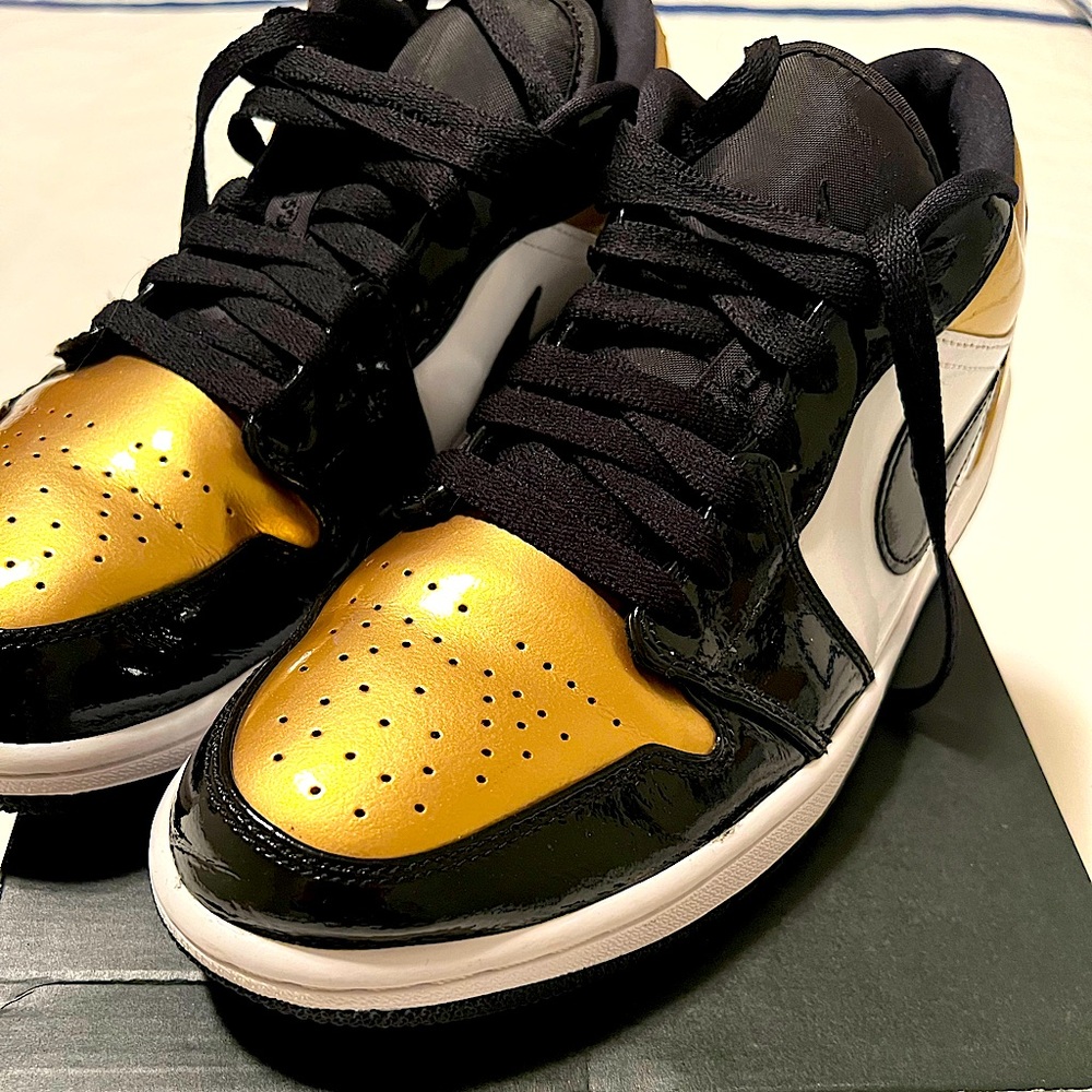 Nike Air Jordan 1 Low Gold Toe 2019 
CQ9447 700